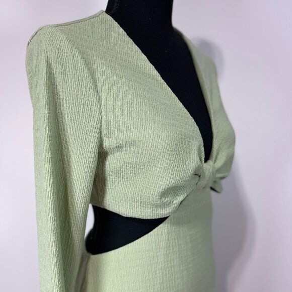 Fourteenth Place Sol Side Cut Out Long Sleeve Midi- Maxi Dress Size M Green NWOT - Picture 3 of 16